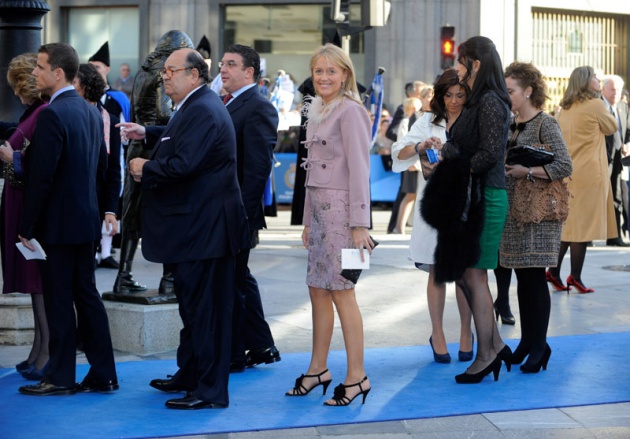 La alfombra azul se llena un ao ms de glamour antes de la ceremonia de entrega de los Premios Prncipe de Asturias 2011.