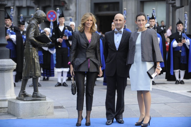 Llegada de invitados, premiados y autoridades a la ceremonia de los Premios Prncipe de Asturias 2010, celebrada en el Teatro Campoamor de Oviedo