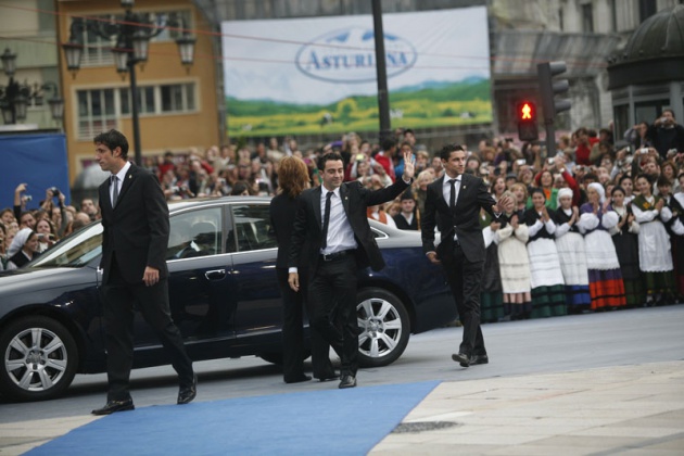 Llegada de invitados, premiados y autoridades a la ceremonia de los Premios Prncipe de Asturias 2010, celebrada en el Teatro Campoamor de Oviedo